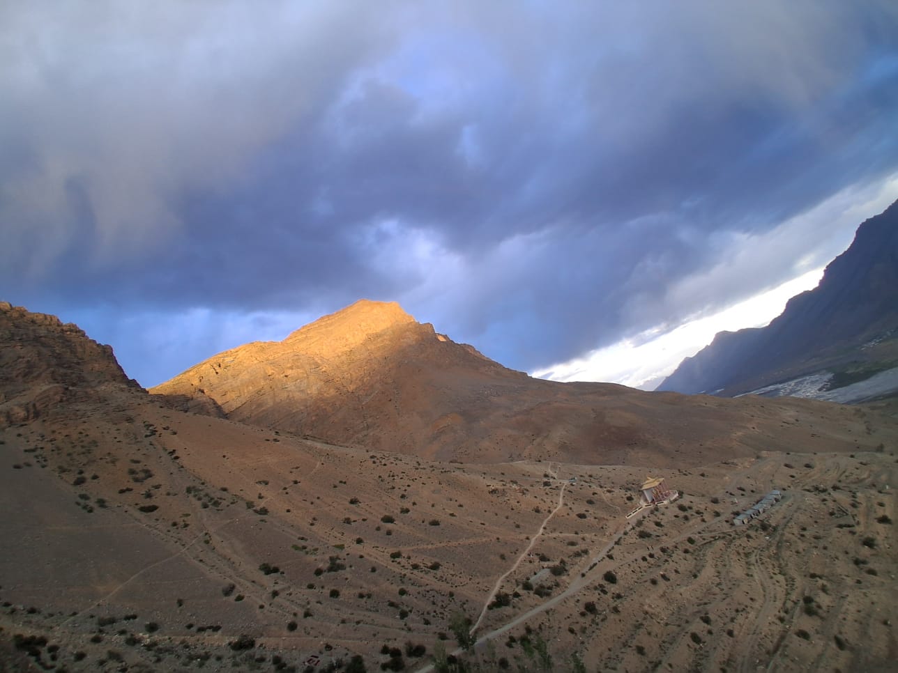 Surroundings of Key Monastery